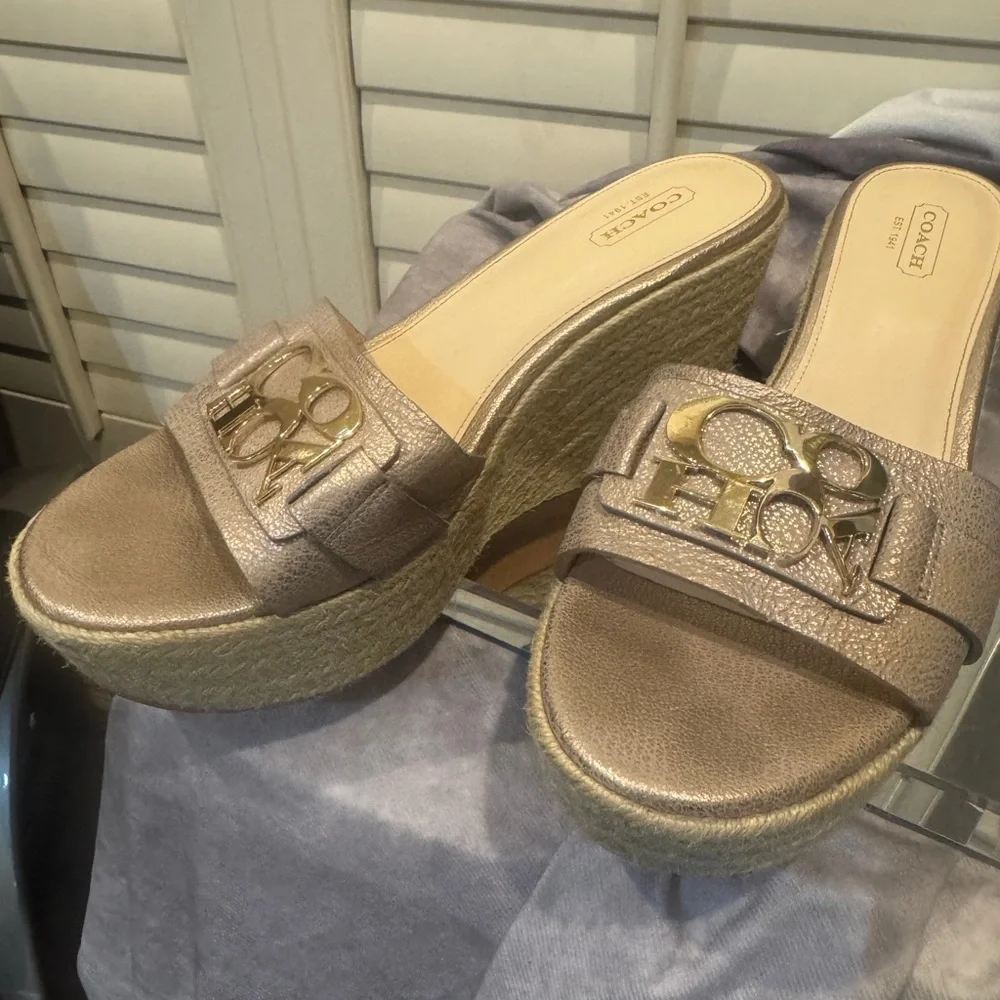 Coach Carlana Signature Espadrille Wedge Gold Wedge Sandals 9.5m Nice‎